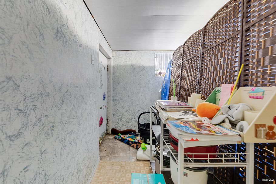 1225 E 61st Avenue Vancouver, BC - 26