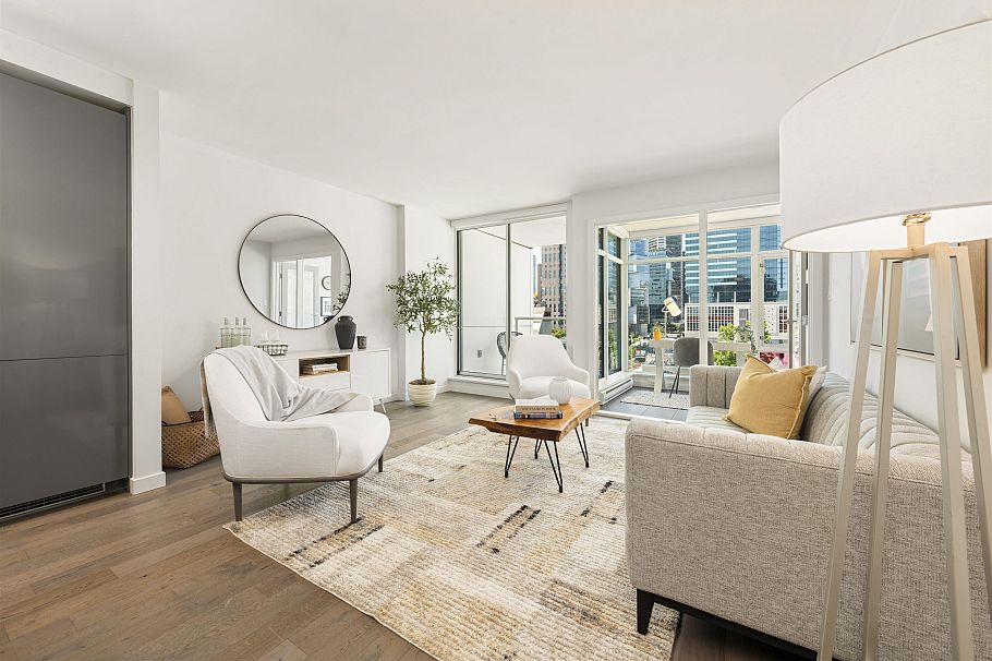 1110 161 W Georgia Street Vancouver, BC - 2