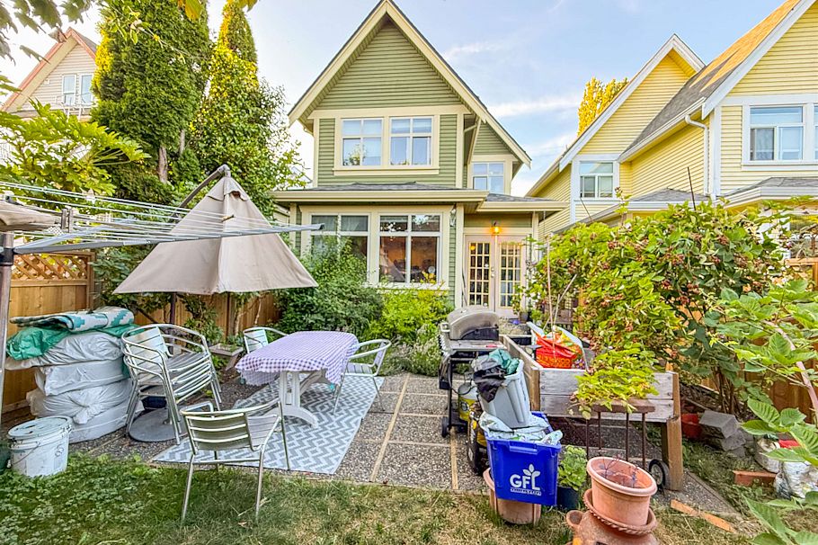 1734 E 4th Avenue Vancouver, BC - 4