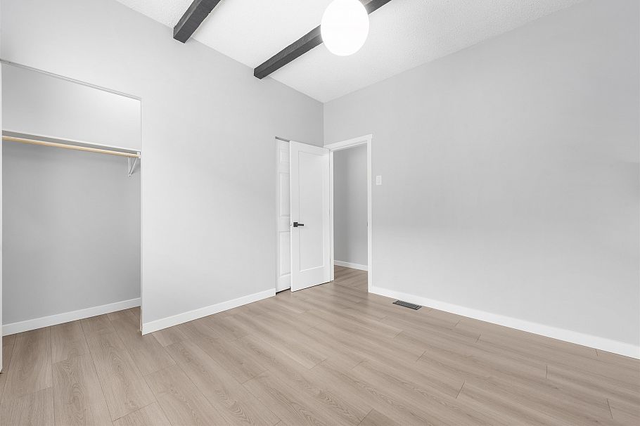 2062 E 35th Avenue Vancouver, BC - 16