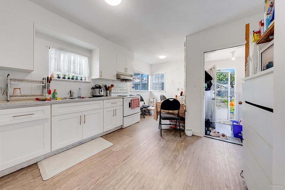 1225 E 61st Avenue Vancouver, BC - 16