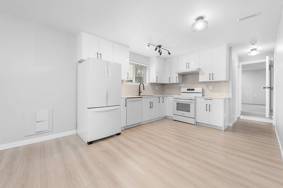 2062 E 35th Avenue Vancouver, BC - 20