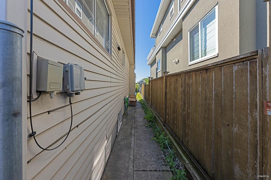 1225 E 61st Avenue Vancouver, BC - 7