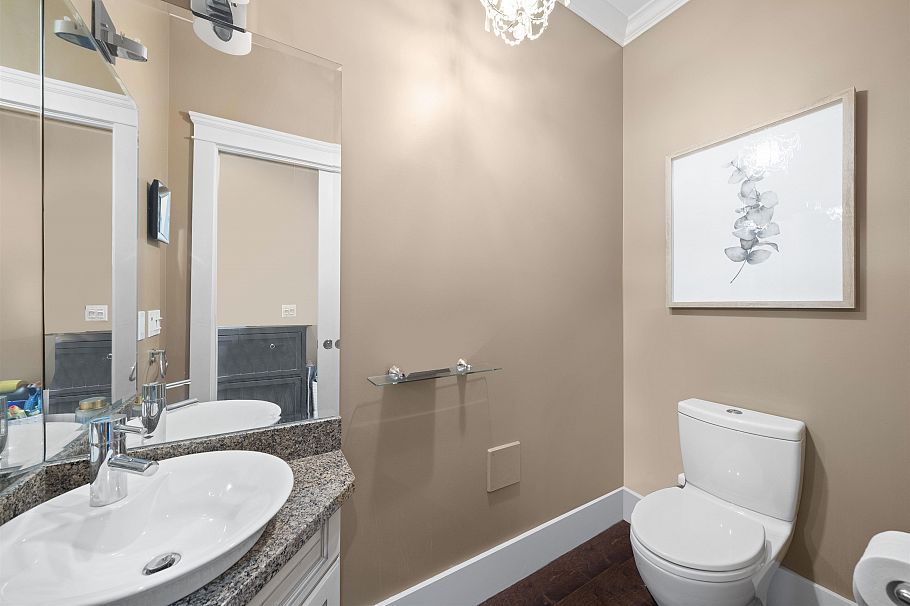 2575 W 7th Avenue Vancouver, BC - 12