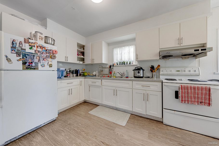 1225 E 61st Avenue Vancouver, BC - 18