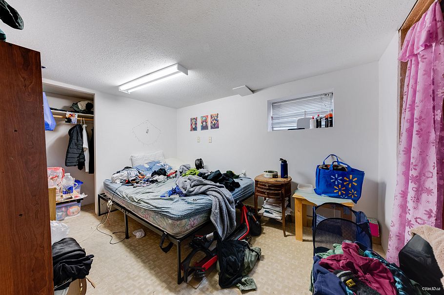 1225 E 61st Avenue Vancouver, BC - 24