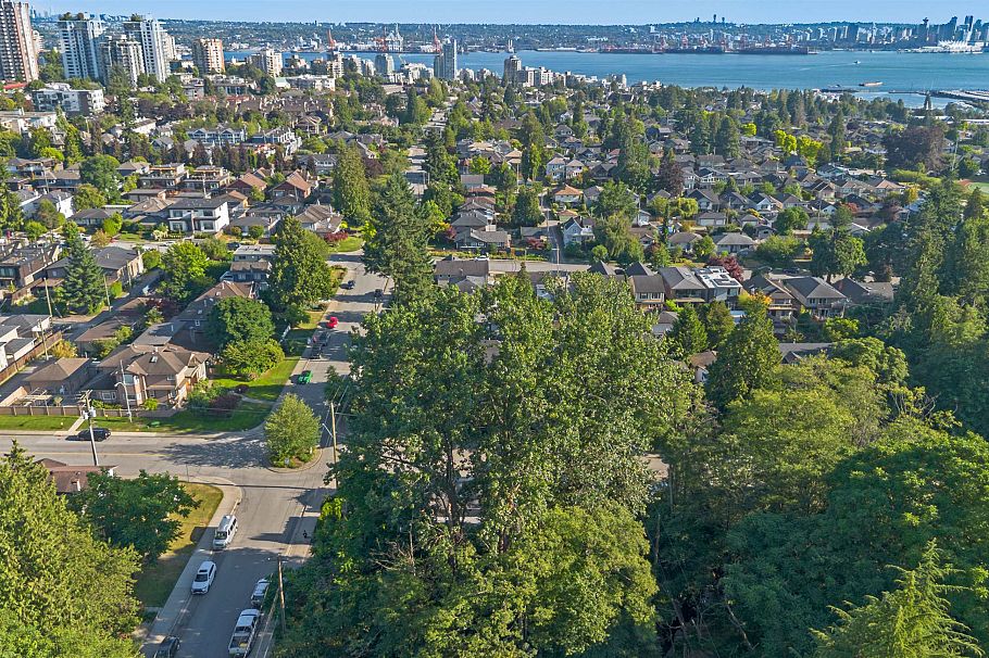 1911 Mahon Avenue North Vancouver, BC - 36