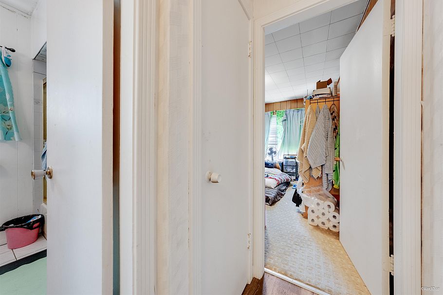 1225 E 61st Avenue Vancouver, BC - 14