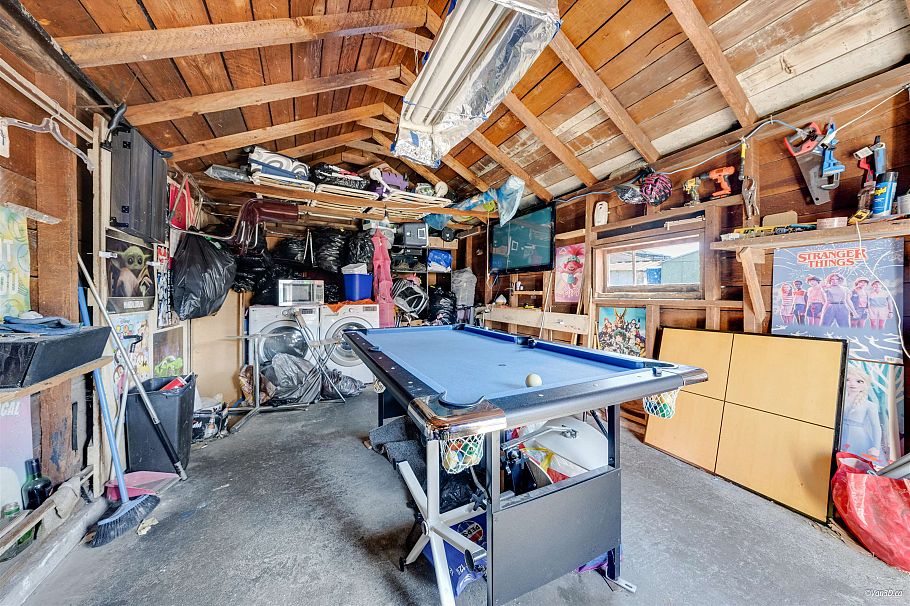 1225 E 61st Avenue Vancouver, BC - 23