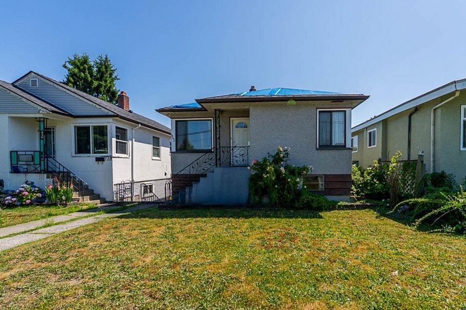 942 Nanaimo Street Vancouver, BC - 1