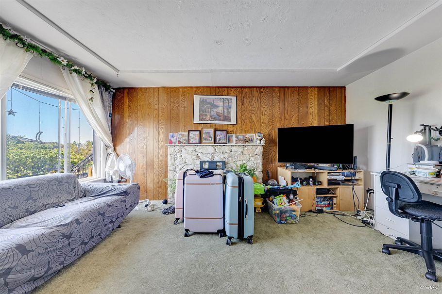 1225 E 61st Avenue Vancouver, BC - 9