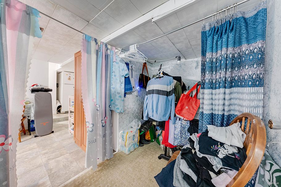 1225 E 61st Avenue Vancouver, BC - 29