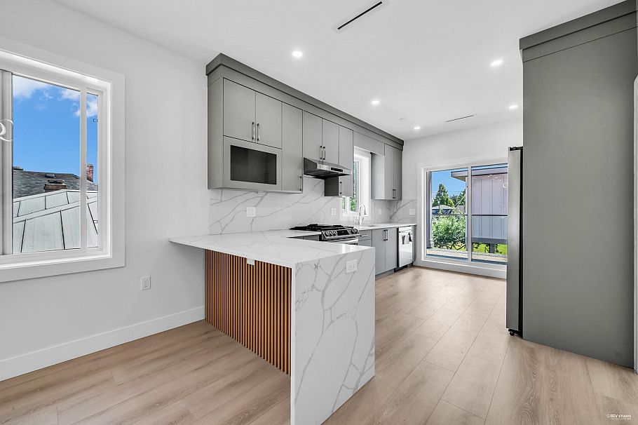 1846 E 37th Avenue Vancouver, BC - 11