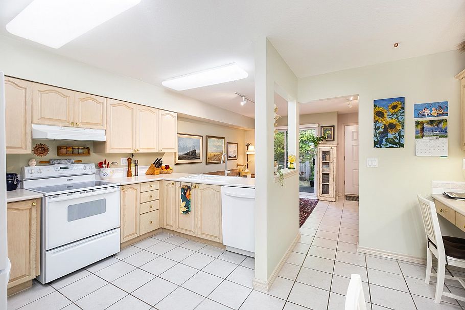 TH D 1133 E 29th Street North Vancouver, BC - 12