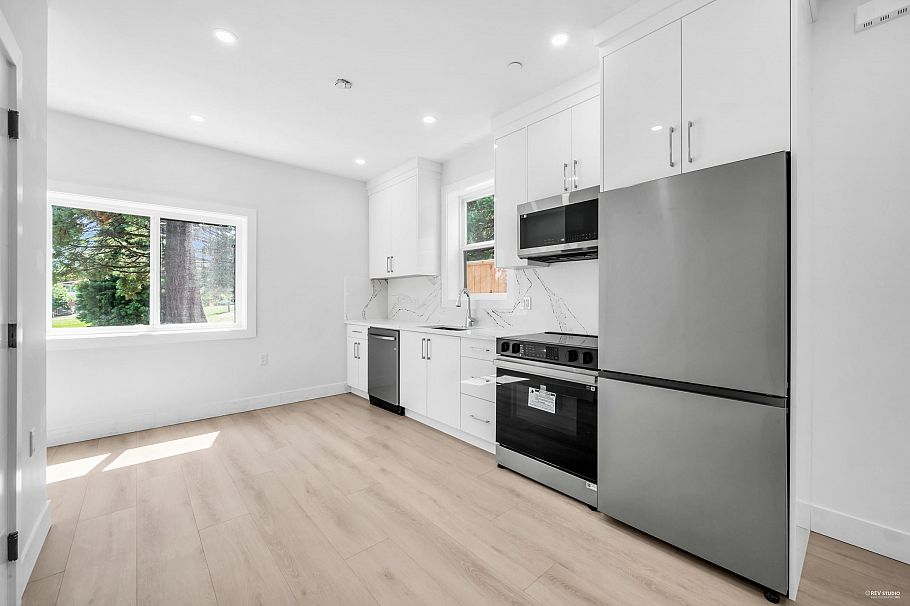 1846 E 37th Avenue Vancouver, BC - 32