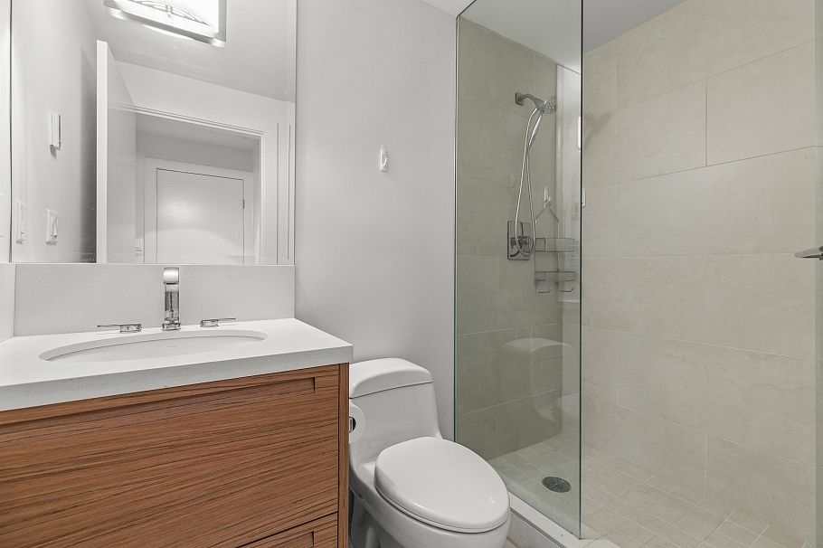 302 6080 Iona Drive Vancouver, BC - 32