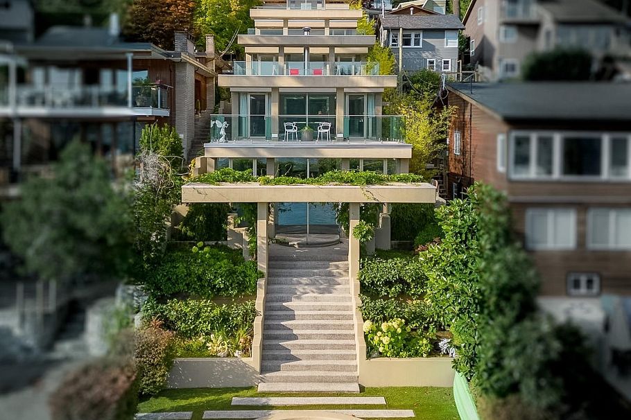 2724 Panorama Drive North Vancouver, BC - 1