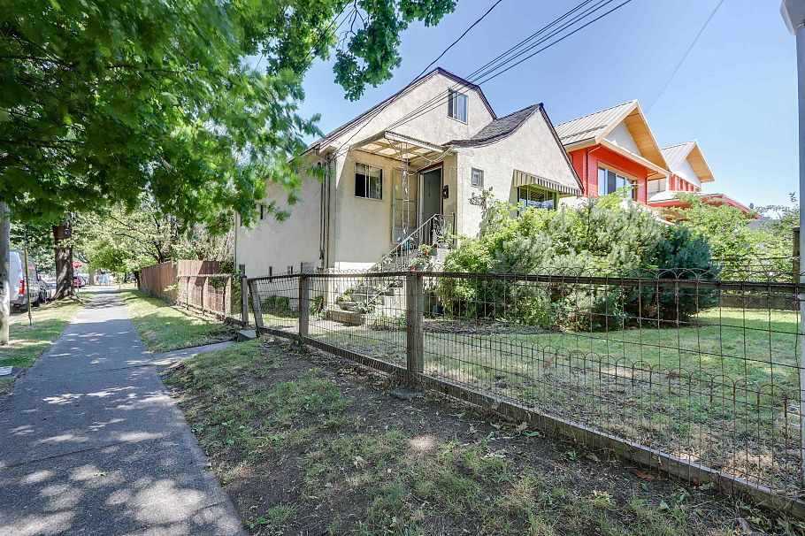 2305 Turner Street Vancouver, BC - 1