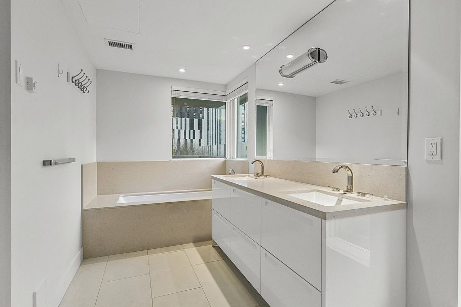 302 6080 Iona Drive Vancouver, BC - 24