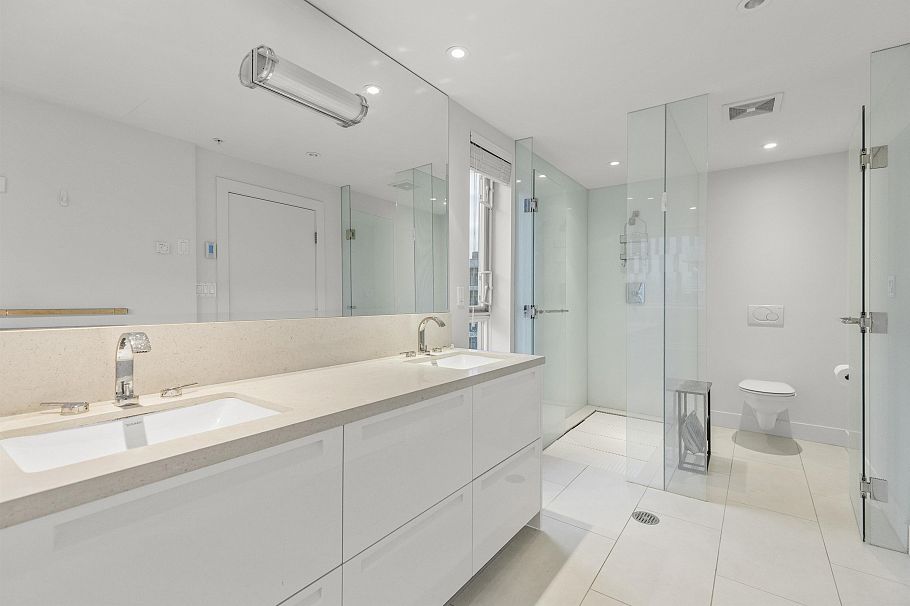 302 6080 Iona Drive Vancouver, BC - 25