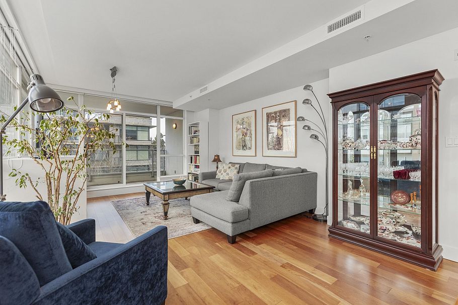 302 6080 Iona Drive Vancouver, BC - 5