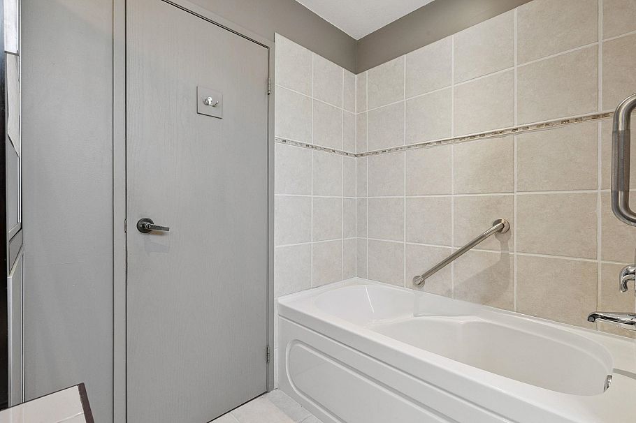 2024 Chesterfield Avenue North Vancouver, BC - 18