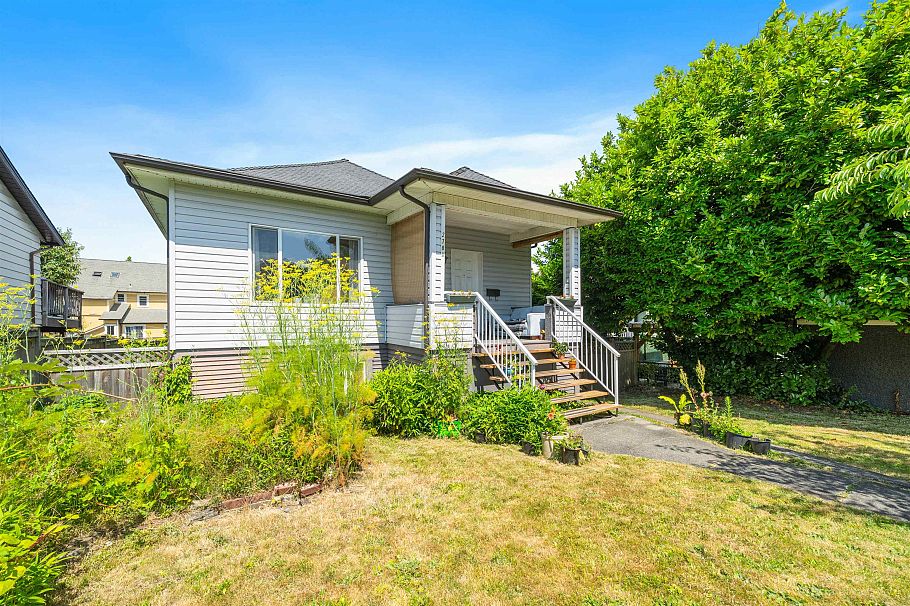 2781 Oxford Street Vancouver, BC - 30