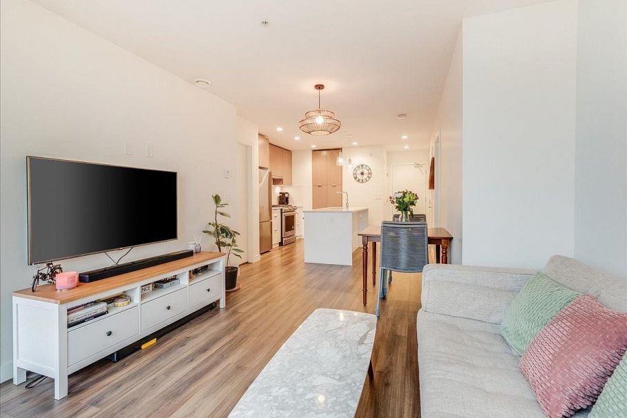 406 108 E 8th Street North Vancouver, BC - 4