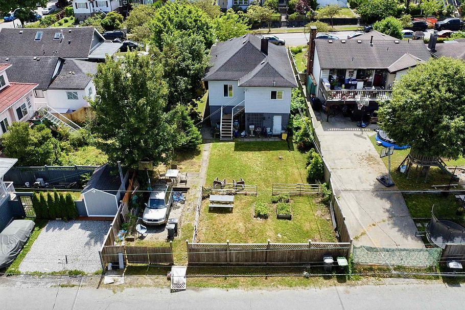 2781 Oxford Street Vancouver, BC - 2