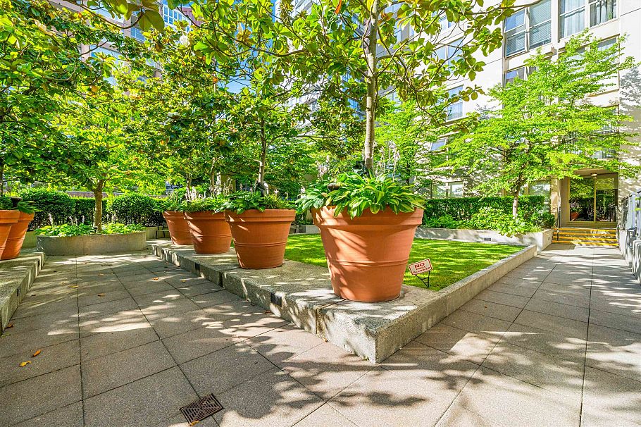 TH8 989 Richards Street Vancouver, BC - 24