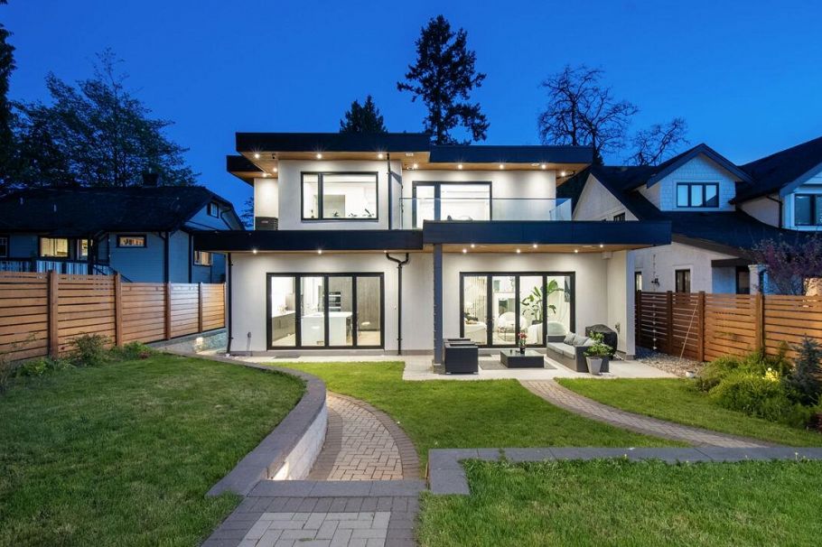 732 E 11th Street North Vancouver, BC - 2