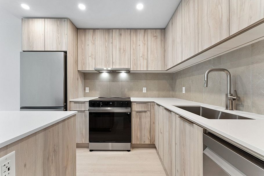 209 3594 Malsum Drive North Vancouver, BC - 9