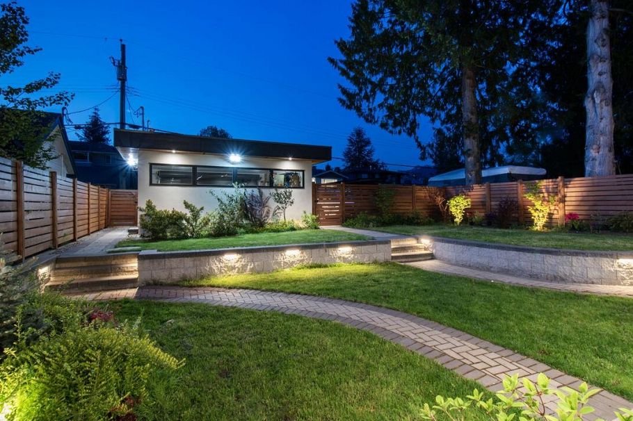 732 E 11th Street North Vancouver, BC - 33