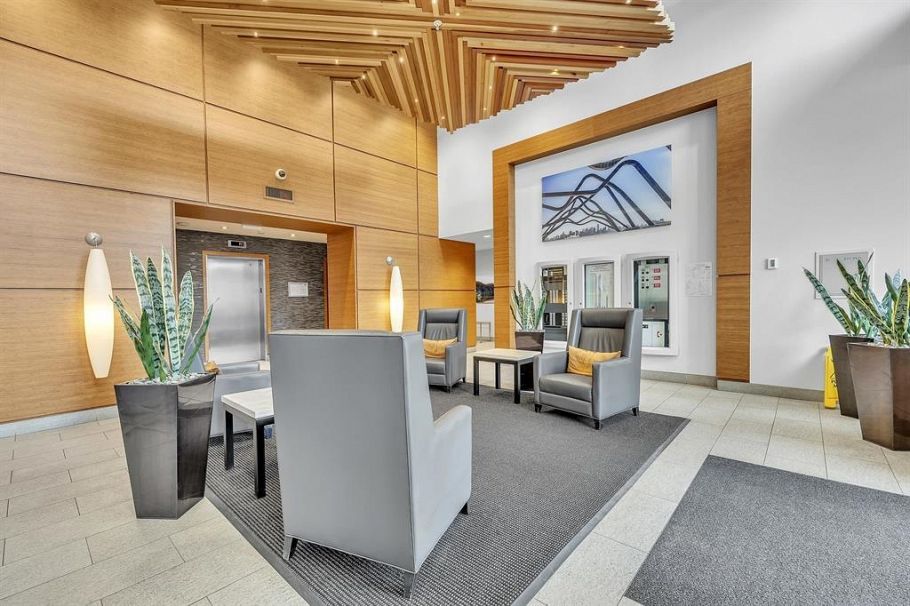 2002 135 E 17th Street North Vancouver, BC - 33