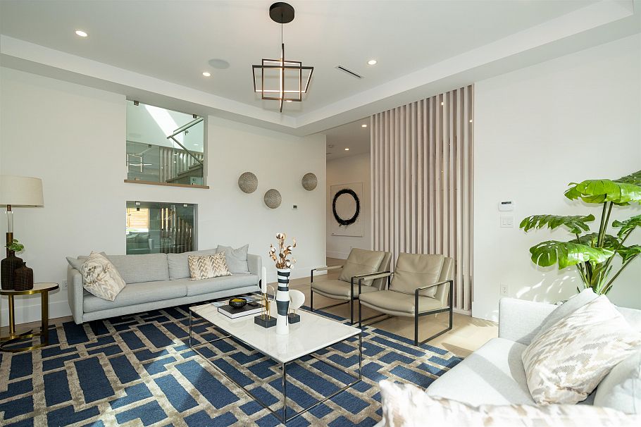 732 E 11th Street North Vancouver, BC - 4