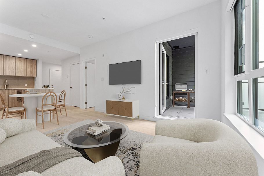 209 3594 Malsum Drive North Vancouver, BC - 3