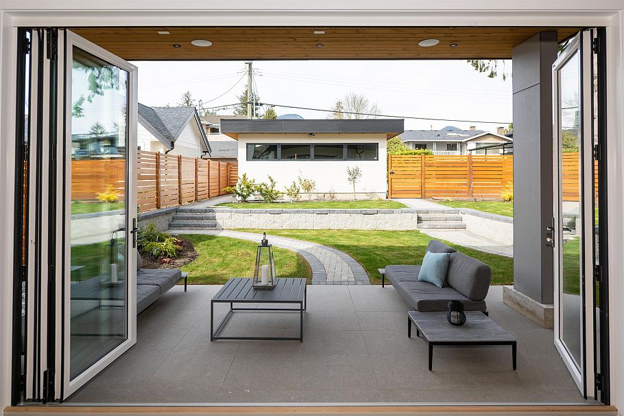 732 E 11th Street North Vancouver, BC - 27