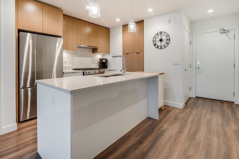 406 108 E 8th Street North Vancouver, BC - 17