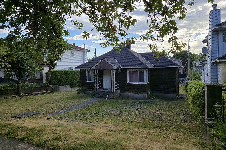 6029 Dumfries Street Vancouver, BC - 3