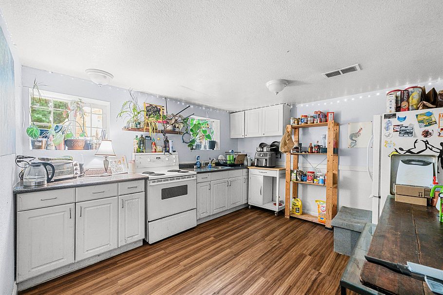 2781 Oxford Street Vancouver, BC - 14