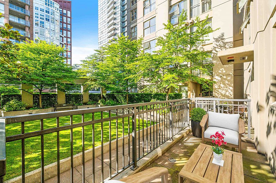 TH8 989 Richards Street Vancouver, BC - 22