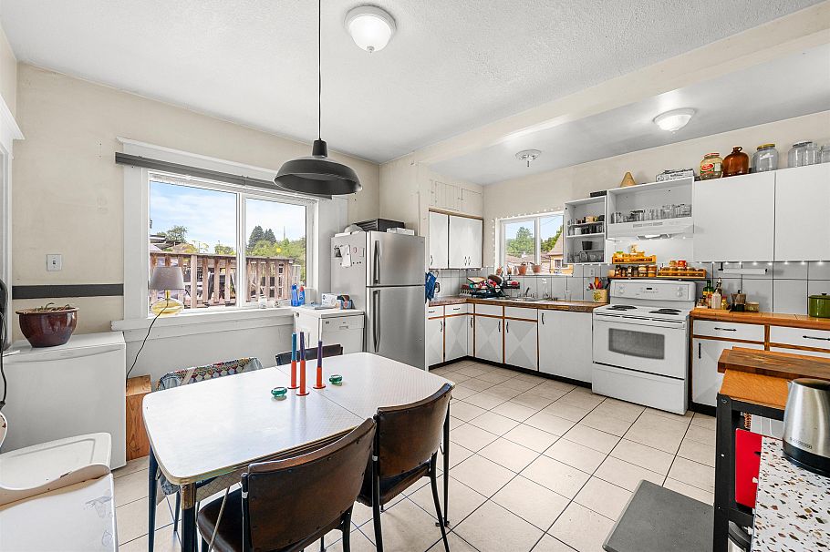 2781 Oxford Street Vancouver, BC - 3