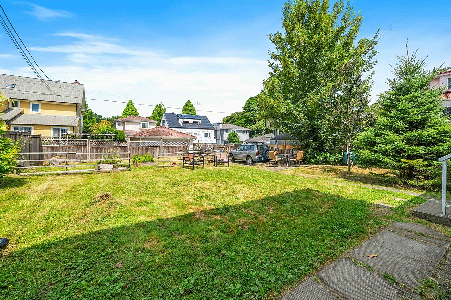 2781 Oxford Street Vancouver, BC - 21