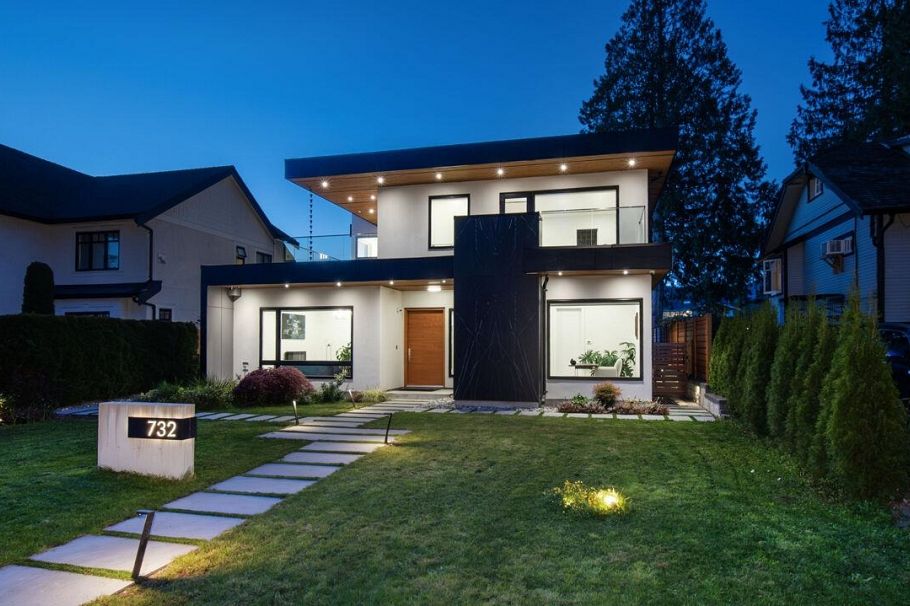 732 E 11th Street North Vancouver, BC - 1