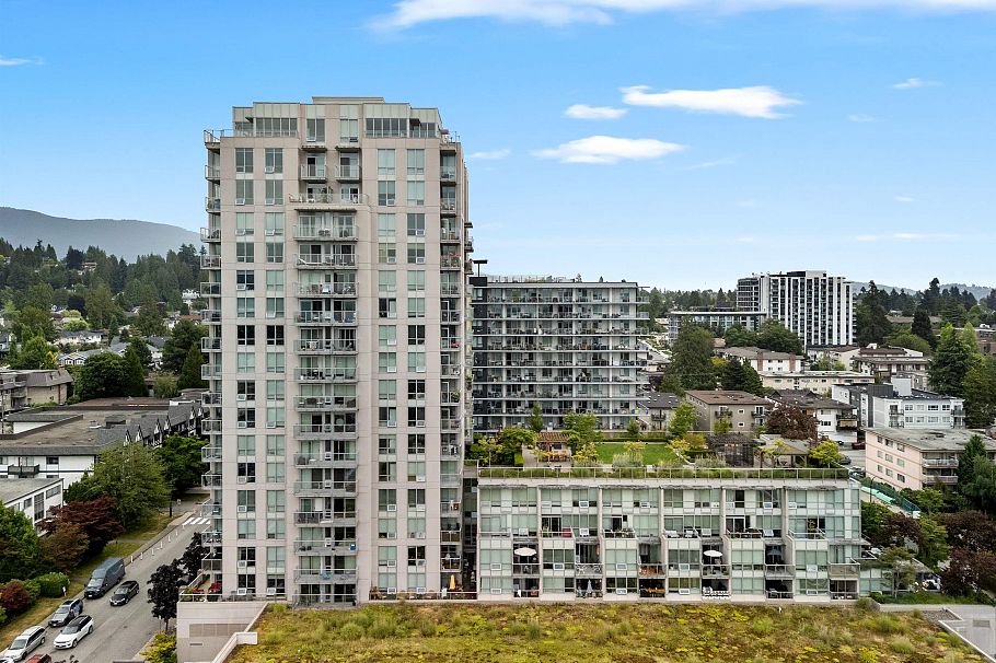 2002 135 E 17th Street North Vancouver, BC - 31