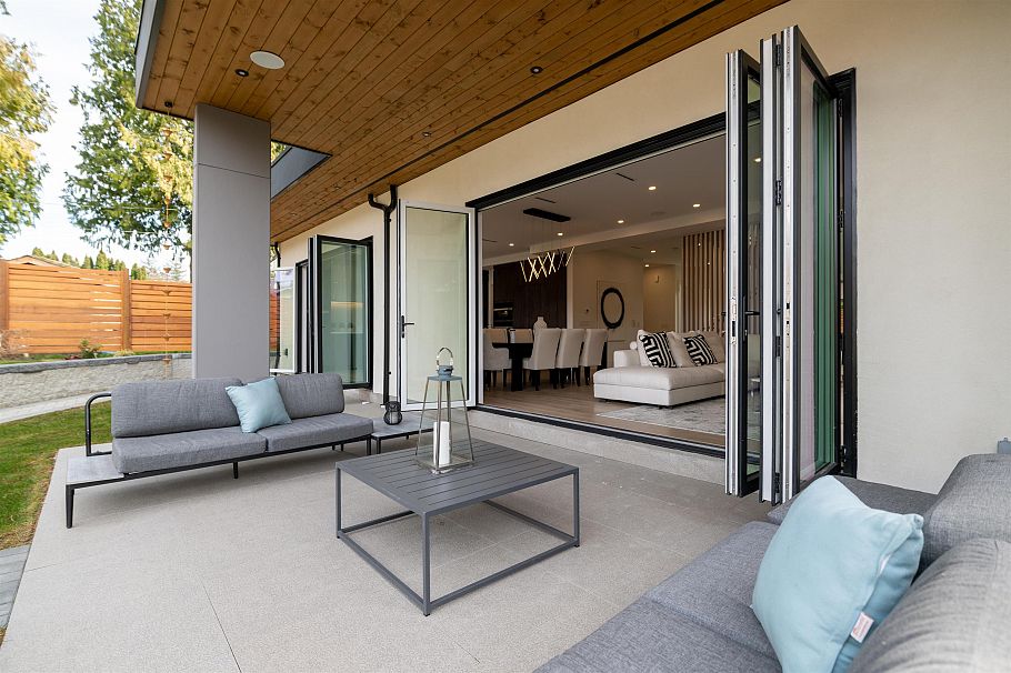 732 E 11th Street North Vancouver, BC - 28