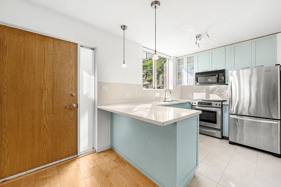 TH8 989 Richards Street Vancouver, BC - 2