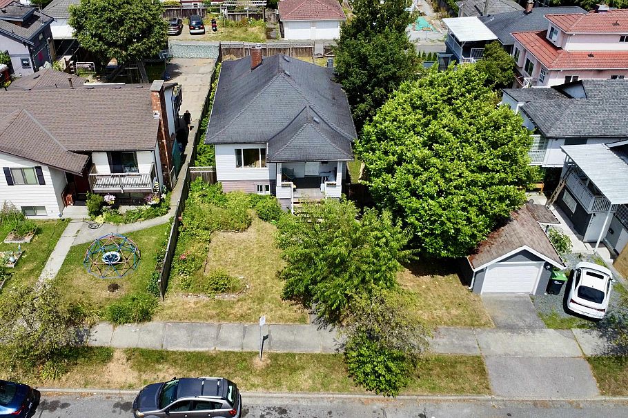 2781 Oxford Street Vancouver, BC - 32