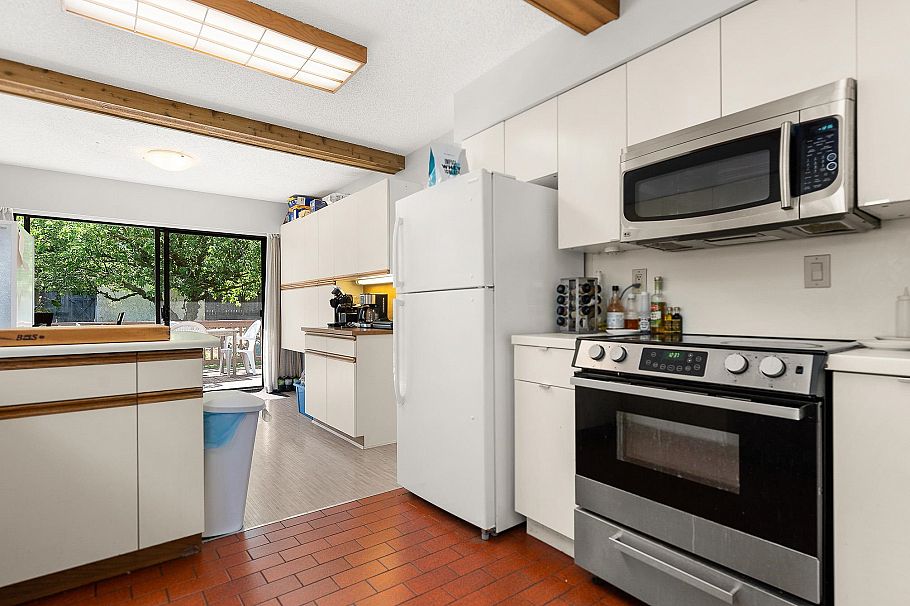 4316 W 2nd Avenue Vancouver, BC - 9