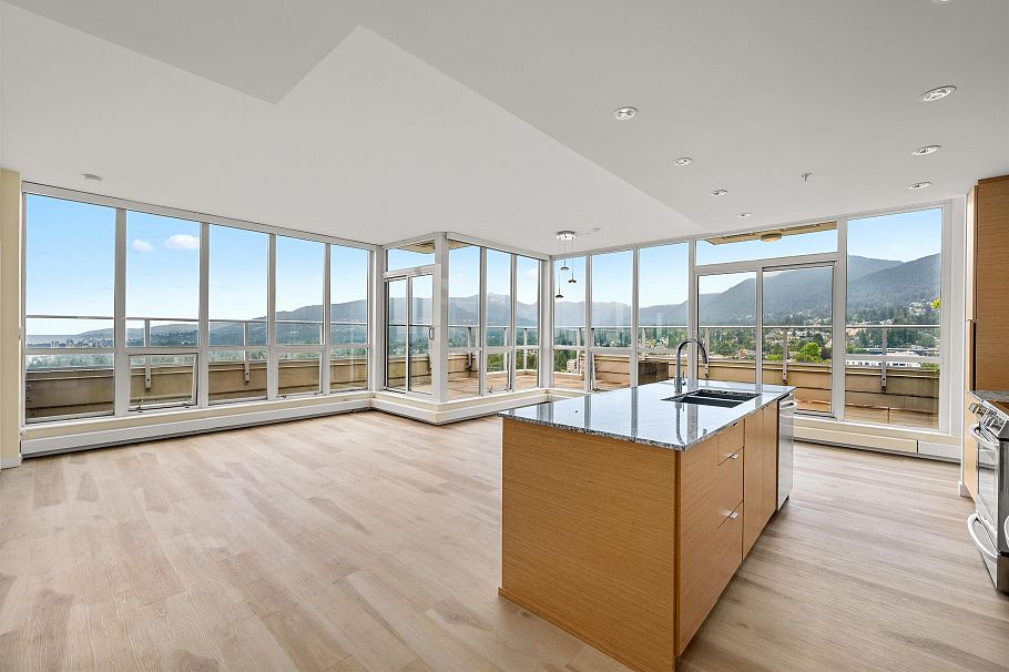 2002 135 E 17th Street North Vancouver, BC - 6